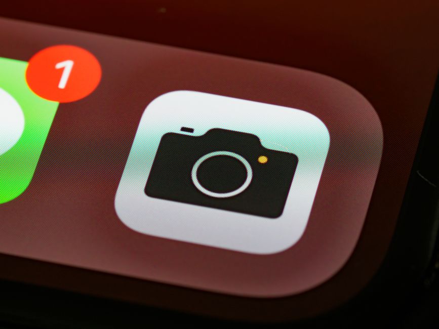Detailed view of a smartphone camera app icon with notification badge.